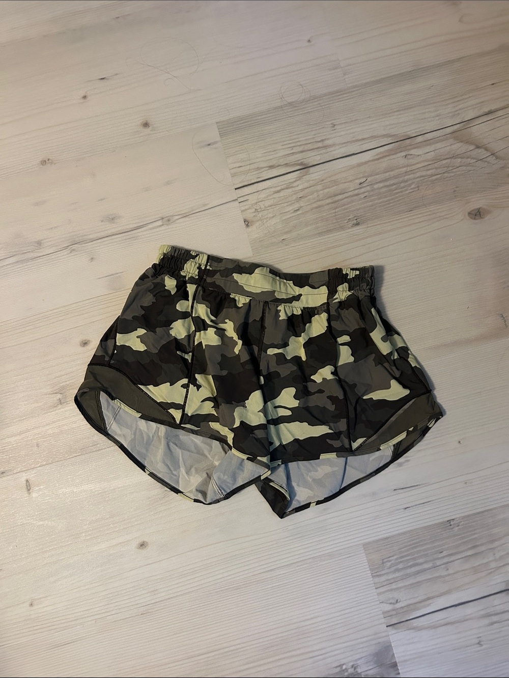 lululemon athletica Women’s Camo Athletic Shorts - Olive/Khaki